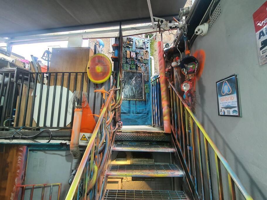 Cyber-Art Studio In Camden London Exterior photo